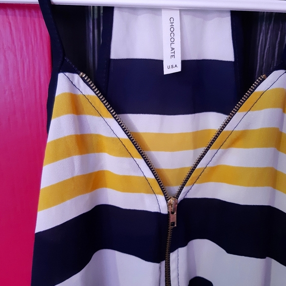 Sleeveless Summer Top - Picture 3 of 3